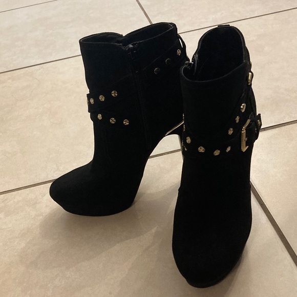 G by Guess Black Heeled Boots with Gold Accents - Picture 5 of 8